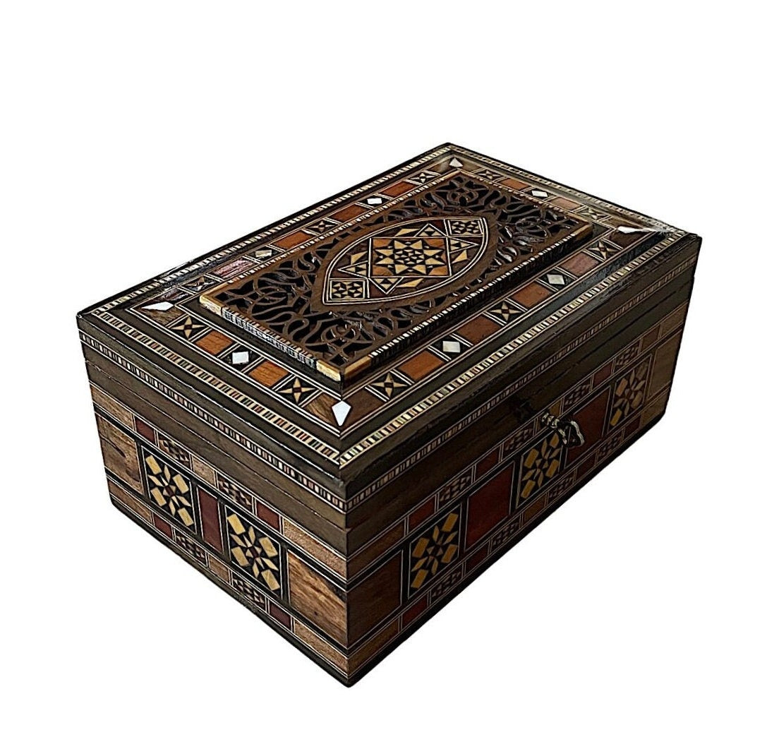 Coffret à bijoux en bois incrusté de nacre, fermable à clef. Fabriqué à la main avec une technique d'art mosaïque traditionnelle, cadeau.