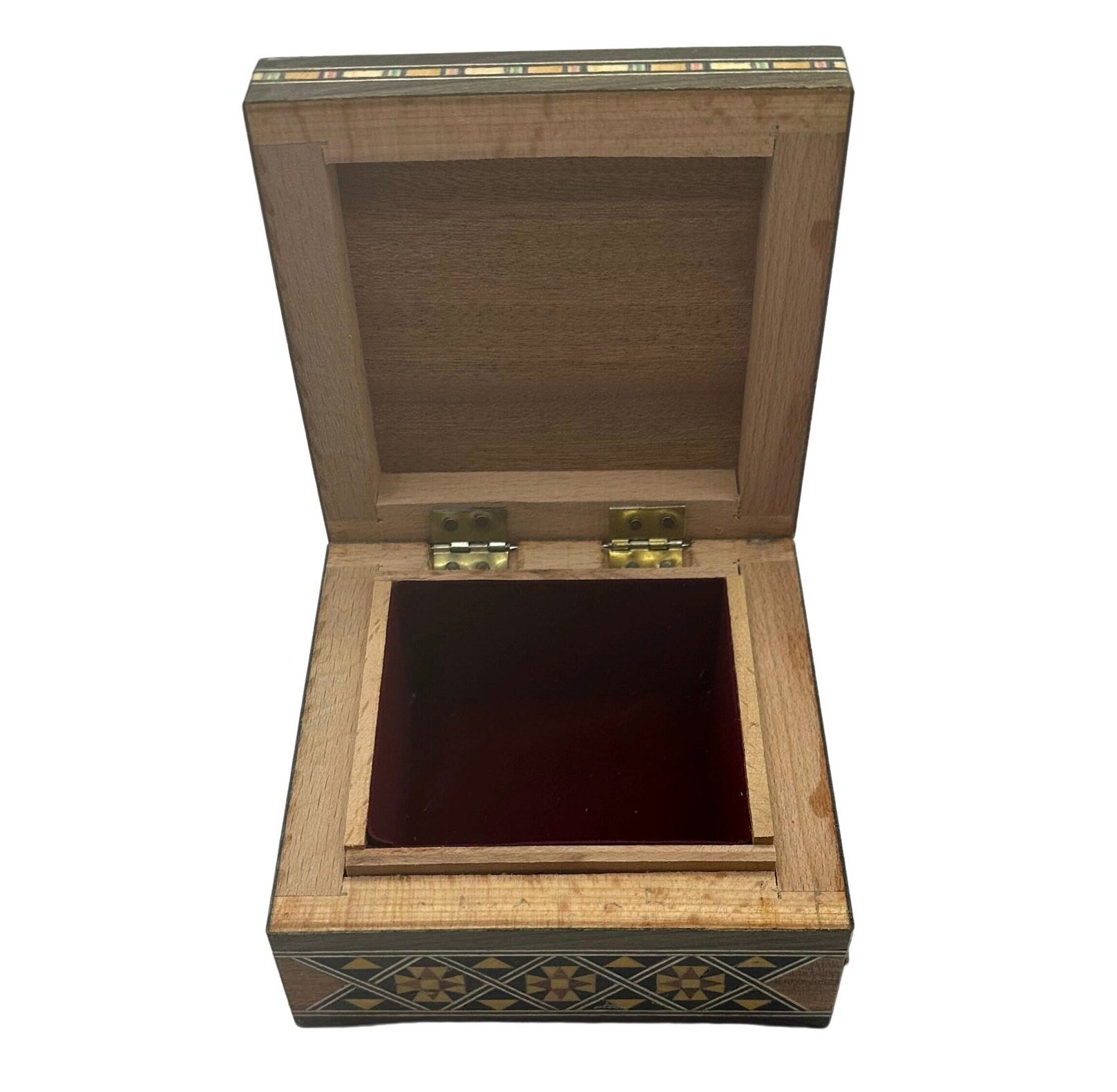 Coffret artisanal cambré en mosaïque, en bois du Moyen-Orient, incrusté de nacre