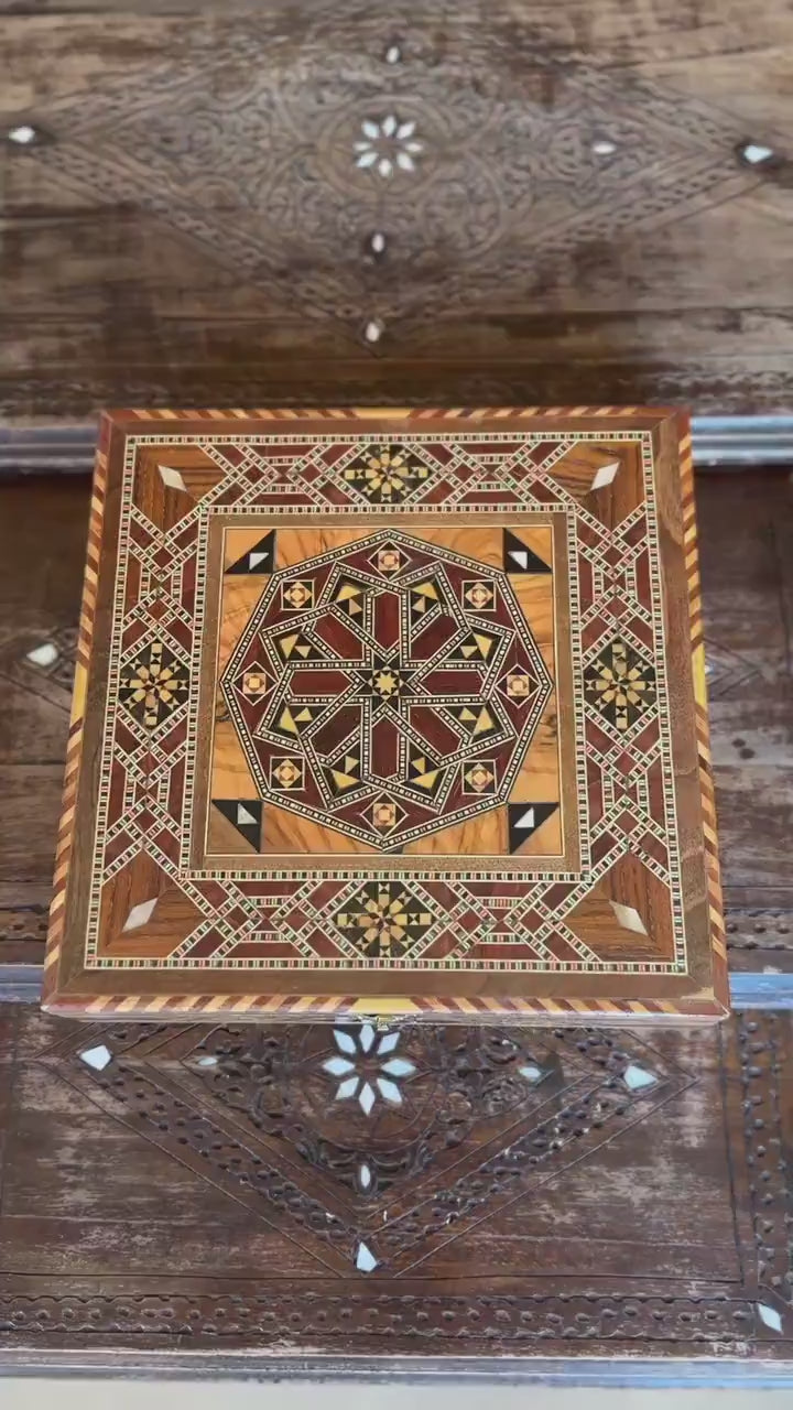 Coffret à bijoux en bois carré incrusté de nacre, fabriqué à la main avec une technique d'art mosaïque traditionnelle, cadeau.